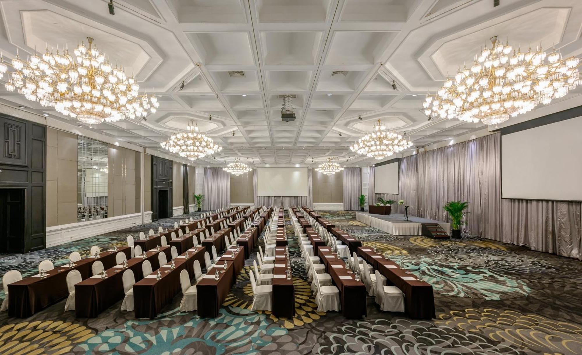 Centara Grand At Plaza Ladprao 曼谷